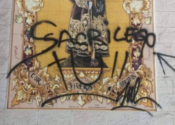 Denuncian a los autores del ataque a dos iglesias que realizaron pintadas insultantes