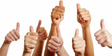 pollice alzato