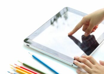 ПРЕ НЕГО ШТО ДЕТЕТУ ПОНОВО ДАТЕ ТЕЛЕФОН ИЛИ ТАБЛЕТ