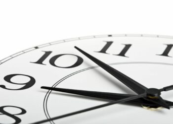 У ШКОЛАМА СЕ УКЛАЊАЈУ АНАЛОГНИ САТОВИ ЈЕР ДЕЦА НЕ ЗНАЈУ ДА ИХ КОРИСТЕ