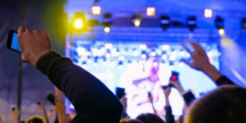 ЛЕКАРИ УПОЗОРАВАЈУ: СРПСКИ ТИНЕЈЏЕРИ ПИЈУ ВИЈАГРУ