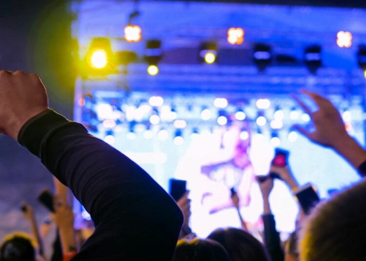 ЛЕКАРИ УПОЗОРАВАЈУ: СРПСКИ ТИНЕЈЏЕРИ ПИЈУ ВИЈАГРУ