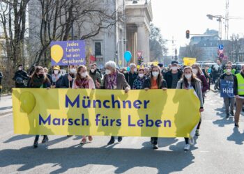 МАРШ ЗА ЖИВОТ У МИНХЕНУ УСПЕШНО ОДРЖАН –ПРОТИВНИЦИ ЗГРОЖЕНИ БРОЈНОШЋУ МЛАДИХ ЉУДИ
