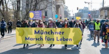 МАРШ ЗА ЖИВОТ У МИНХЕНУ УСПЕШНО ОДРЖАН –ПРОТИВНИЦИ ЗГРОЖЕНИ БРОЈНОШЋУ МЛАДИХ ЉУДИ