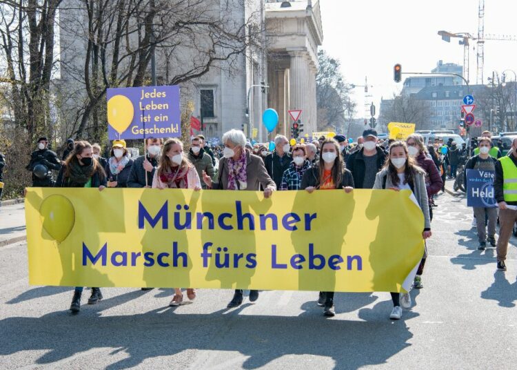 МАРШ ЗА ЖИВОТ У МИНХЕНУ УСПЕШНО ОДРЖАН –ПРОТИВНИЦИ ЗГРОЖЕНИ БРОЈНОШЋУ МЛАДИХ ЉУДИ