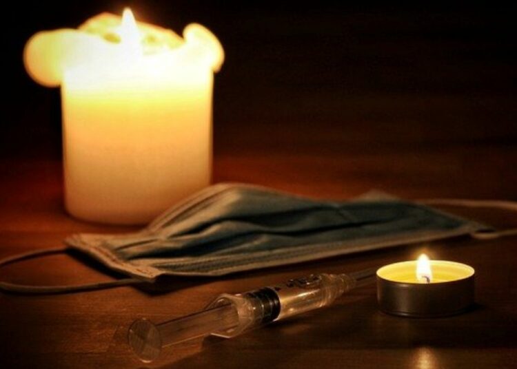 Candela mascherina siringa eutanasia