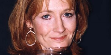 Џ. К. РОУЛИНГ ОПЕТ ПРКОСИ МРЗИТЕЉИМА ЖЕНА КОЈИ ПОДРЖАВАЈУ РОДНУ АГЕНДУ