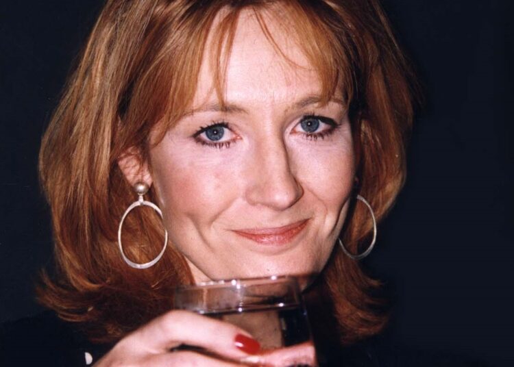 Џ. К. РОУЛИНГ ОПЕТ ПРКОСИ МРЗИТЕЉИМА ЖЕНА КОЈИ ПОДРЖАВАЈУ РОДНУ АГЕНДУ