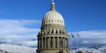 АЈДАХО: НА ПОМОЛУ ЗАКОН КОЈИ КРИМИНАЛИЗУЈЕ ТРАНС МЕДИЦИНСКЕ ТРЕТМАНЕ ЗА МЛАДЕ