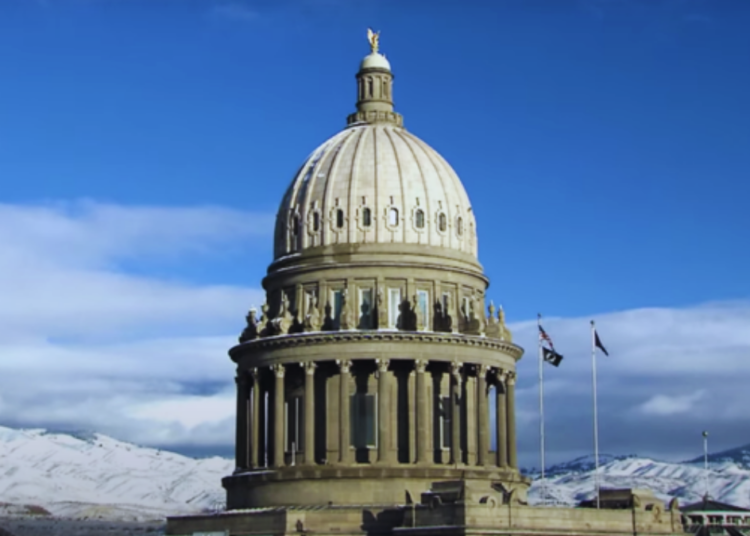 АЈДАХО: НА ПОМОЛУ ЗАКОН КОЈИ КРИМИНАЛИЗУЈЕ ТРАНС МЕДИЦИНСКЕ ТРЕТМАНЕ ЗА МЛАДЕ
