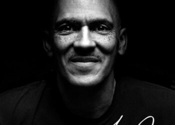 Тони Данги храбро защищает отцовство, невзирая на нападки леваков