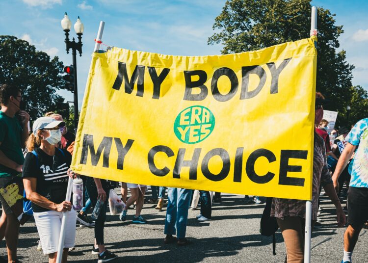 Skandaliczne zmiany przepisów dotyczących aborcji w Kalifornii. Gubernator zwiększa budżet na te cele!