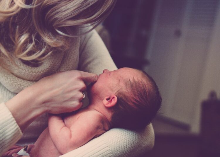 Frauen in Deutschland bekommen immer später erstes Kind