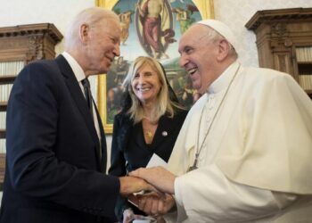 Joe Biden und Papst Franziskus