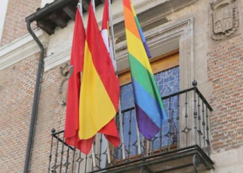 Un juge espagnol condamne le placement de drapeaux LGBT