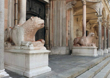 «Nostradomus». Cremona, i leoni del Duomo