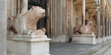 «Nostradomus». Cremona, i leoni del Duomo