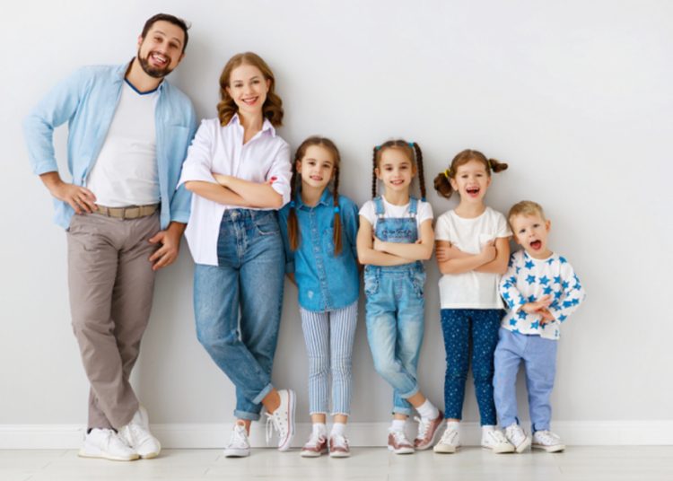 Quitan la bonificación para contratar ayuda en el hogar a las Familias Numerosas en España