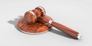 Nackte Femen-Aktivistin simulierte Abtreibung in Kirche, EU-Menschengerichtshof spricht sie frei