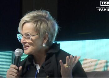 „Es ist ein Geschenk Gottes, eine Familie zu haben.“ Fürstin Gloria Thurn und Taxis auf dem Weltfamilienkongress