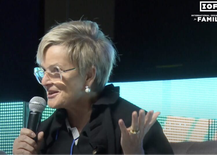 „Es ist ein Geschenk Gottes, eine Familie zu haben.“ Fürstin Gloria Thurn und Taxis auf dem Weltfamilienkongress