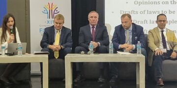 A sinistra Robert Siedlecki, a destra Nemanja Zarić