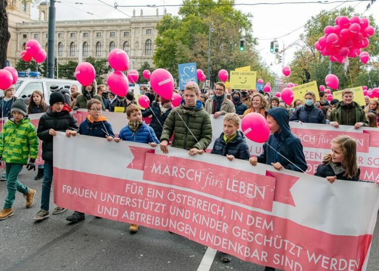 Malgré une pluie battante : La Marche pour la vie à Vienne fait descendre 2.000 personnes dans la rue