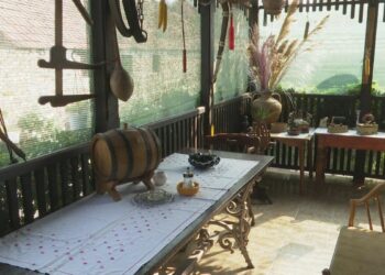 ПОРОДИЦА ПЕТКОВ ИЗ КИКИНДЕ УРЕЂУЈЕ ЕТНО-КУЋУ У ОКВИРУ ПОРОДИЧНОГ ГАЗДИНСТВА