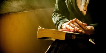Religiöse Diskriminierung in Großbritannien? Öffentlich betende Frau wird von Stadtmitarbeitern zum Gehen aufgefordert
