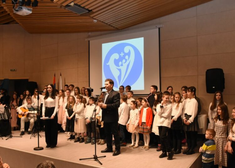 ПРОСЛАВА ЖИВОТА, ПОРОДИЦЕ И ЗАЈЕДНИШТВА – БОЖИЋНА АКАДЕМИЈА ЦЕНТРА ЗА ЖИВОТ