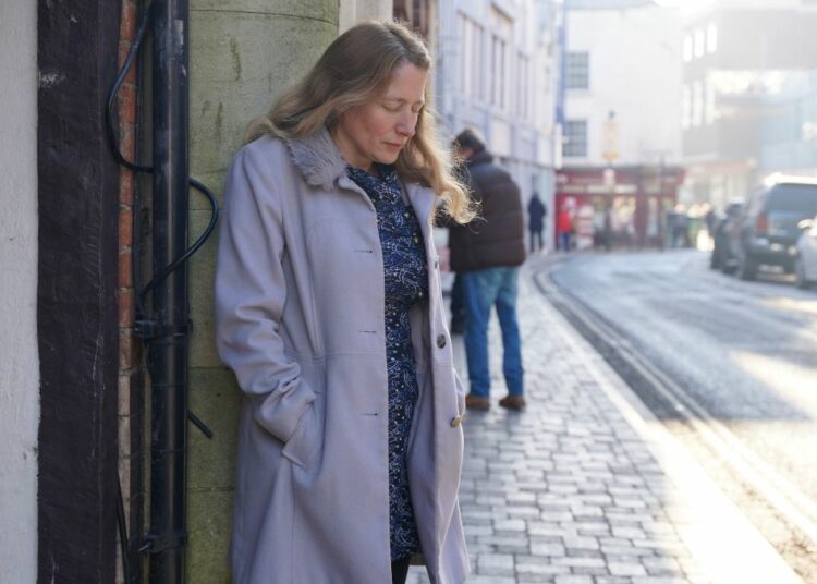 “Dittatura della maggioranza”: la polizia britannica arresta una donna per una preghiera silenziosa vicino a una clinica abortista