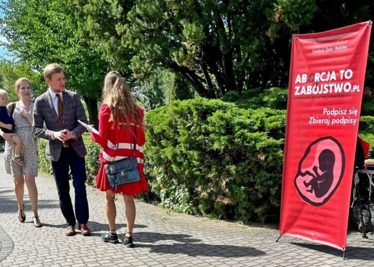 Polnische NGO legt Gesetzentwurf vor, der Gefängnisstrafen für die Abtreibungs-Förderung vorsieht