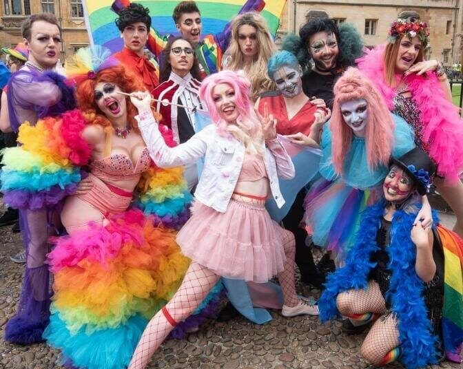 USA: Gesetz von Nebraska sieht vor, dass Besuch einer Drag-Show für Personen unter 19 Jahren eine Ordnungswidrigkeit darstellt