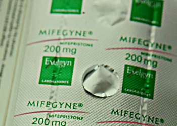 Justicia de EE.UU. desoye las prohibiciones de píldoras abortivas por correo