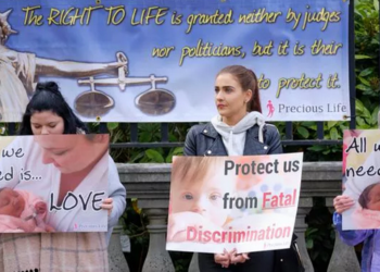 Pufferzonen für Abtreibungskliniken in Nordirland sind nun Gesetz