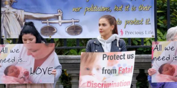 Pufferzonen für Abtreibungskliniken in Nordirland sind nun Gesetz