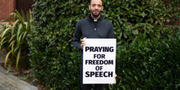 UK censorship zones: Catholic priest charged with praying outside abortion clinic