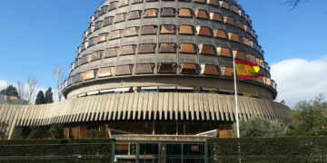 El presidente del Tribunal Constitucional español es acusado de prevaricación en la deliberación de la ley del aborto