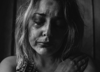 ¿Por qué suele abortar una mujer? Porque la fuerza un hombre