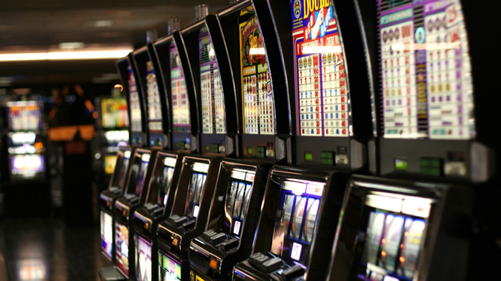 slot machine, gambling, gioco d'azzardo