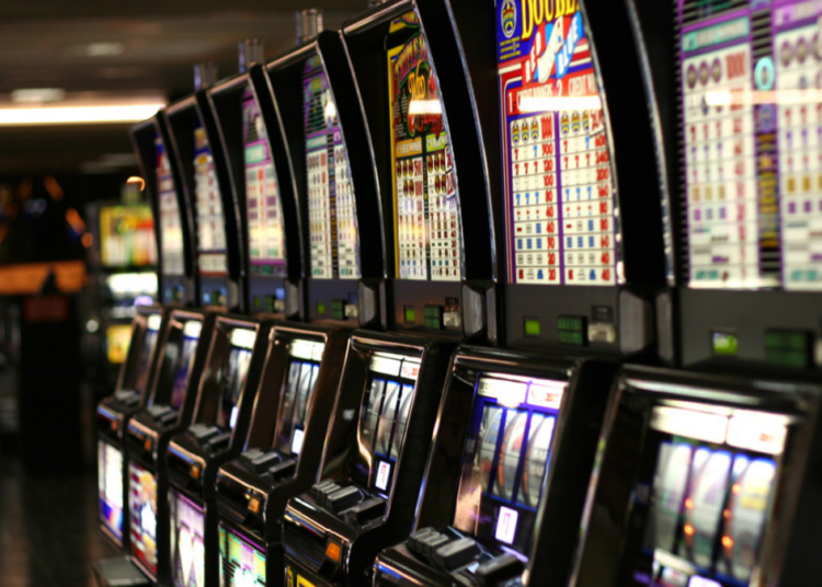 slot machine, gambling, gioco d'azzardo
