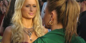 Paris Hilton im „Mutterglück“ mit Leihmutter; enthüllt Details über ihre Abtreibung