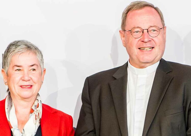 Deutsche Bischöfe erklären mit 38:7 Stimmen, dass „transsexuelle” Menschen nicht vom Priesteramt „ausgeschlossen” werden sollen