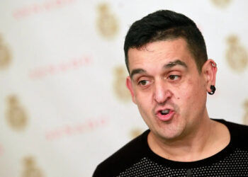 Spanien: Senator verklagt, weil er Christen angegriffen und Kreuze umgestoßen hat