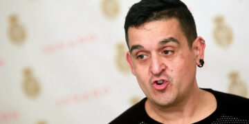 Spanien: Senator verklagt, weil er Christen angegriffen und Kreuze umgestoßen hat