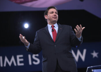 Fonti anonime confermano: DeSantis si candiderà alla presidenza degli Stati Uniti nel 2024