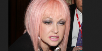 Cyndi Lauper: Las leyes de protección de la infancia contra la ideología trans son como la «Alemania nazi»