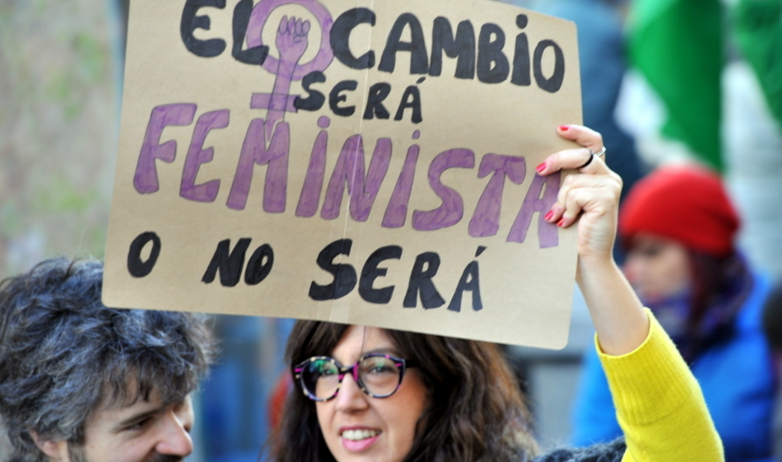 La campagna spagnola Equality con immagini esplicite di donne che fanno sesso deve essere ritirata