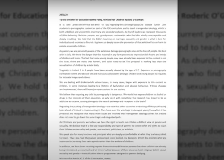 ВЕРСКИ ЛИДЕРИ У ИРСКОЈ ОСУДИЛИ НАМЕРУ ВЛАДЕ ДА ПРОМОВИШЕ ПОРНОГРАФИЈУ, ТРАНСРОДНОСТ У ШКОЛАМА