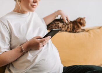 AOK Thüringen: Neue Schwangerschafts-App; Segen oder Überwachung?